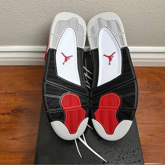 Jordan 4 Retro Red Cement Size 11 - Picture 9 of 10